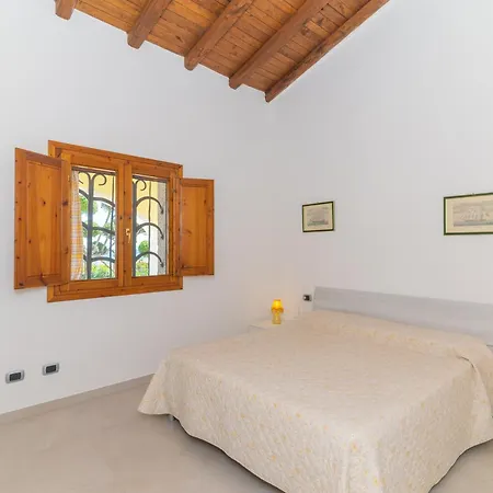 Nina Costa Caddu Ferienhaus *